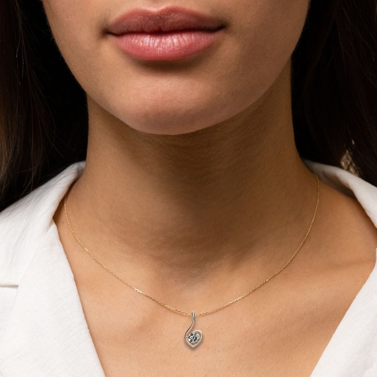 18k Gold 25 Cents Moissanite Pendant Secondary image