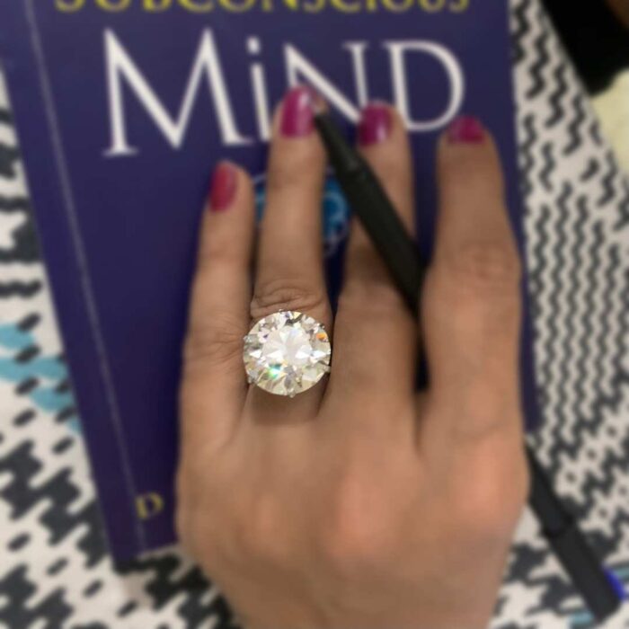 Avarta Jewellery 18k Gold 23 Carat Moissanite Solitaire Ring - Image 3