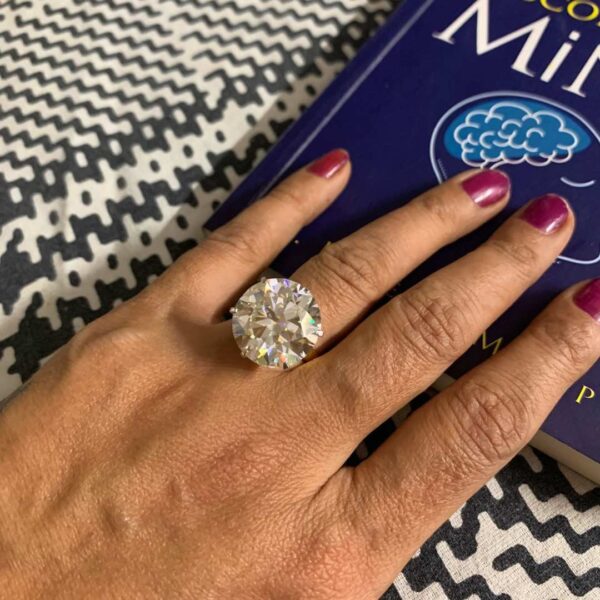 Avarta Jewellery 18k Gold 23 Carat Moissanite Solitaire Ring - Image 2